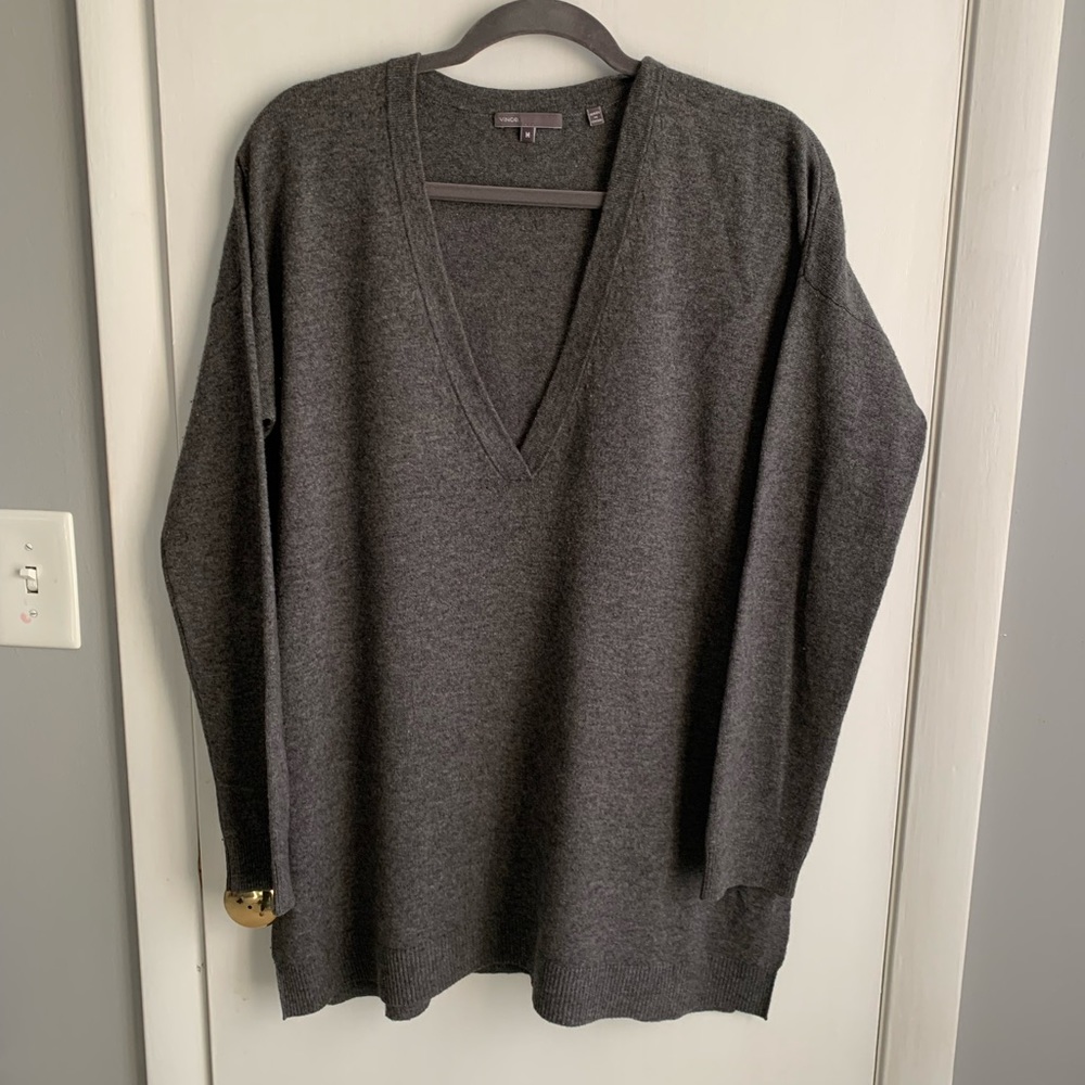 Vince Cashmere blend V-neck tunic sweater Sz M.  Like new!!